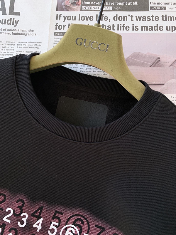 ブランドパーカー側面デザイン